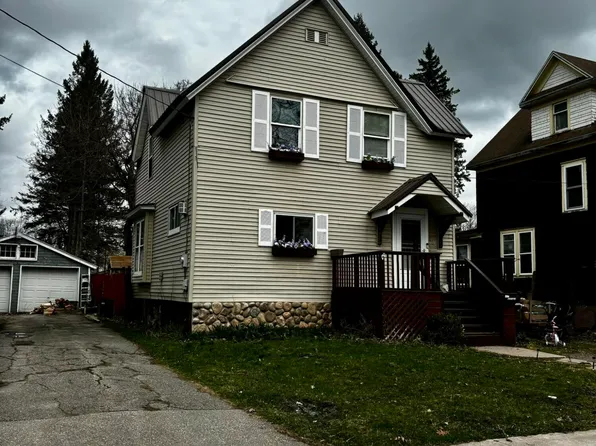 355 Carrie St, Sault Sainte Marie, MI 49783