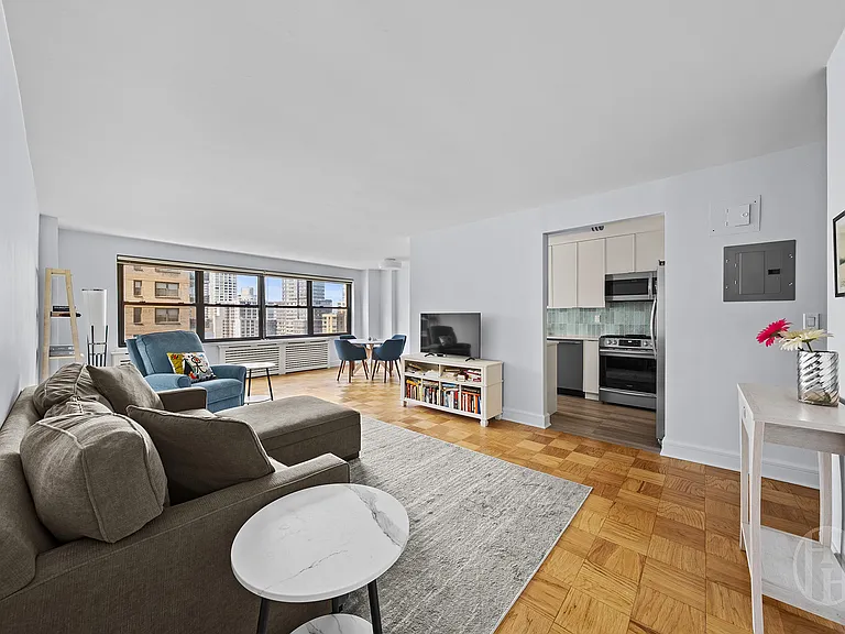 205 W End Ave #15M — Photo 1