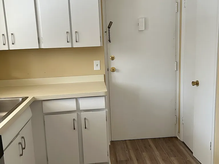 2411 East Ave #5 — Photo 10