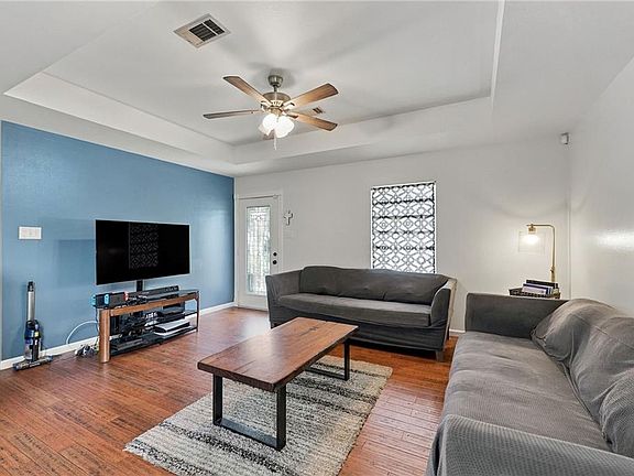 4th image of 20342 Rue Legendre St