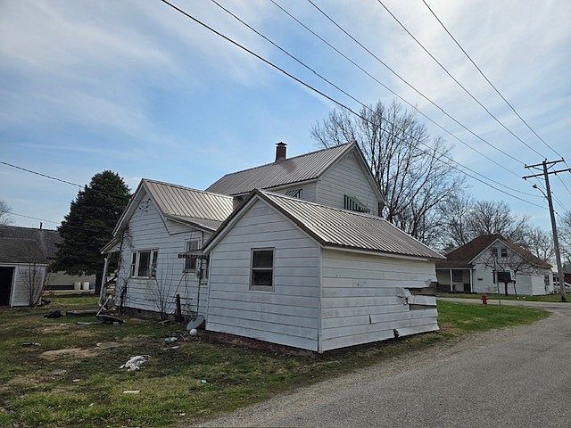 2nd image of 213 Vermilion St