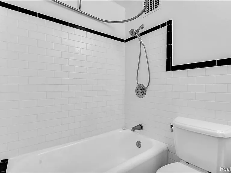 2900 E Jefferson Ave #D601 — Photo 14
