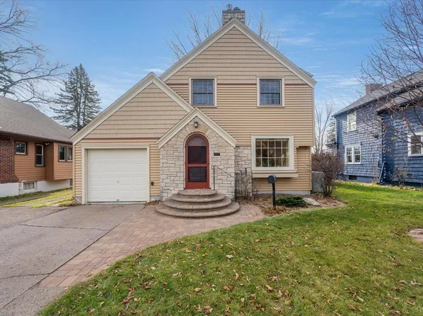 218 W Arrowhead Rd, Duluth, MN 55803