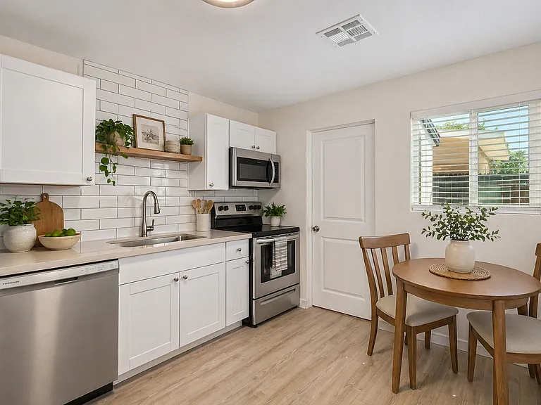 312 E Kinderman Dr #1 — Photo 1