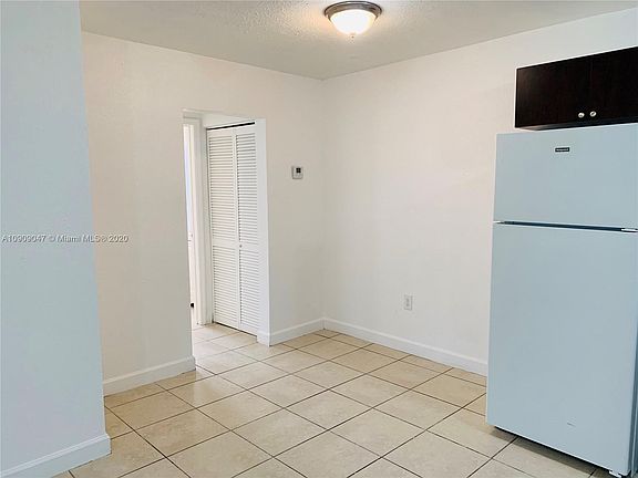 3rd image of 2069 NE 161st St #4