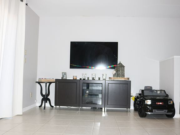 4th image of 11622 Nw 11th St #11622
