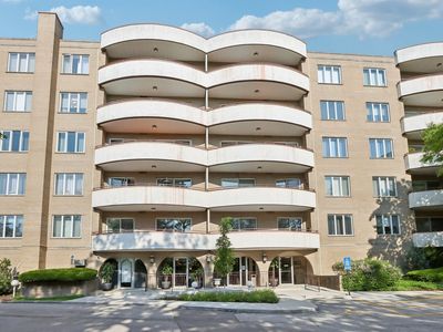 6400 N Cicero Ave APT 404, Lincolnwood, IL, 60712