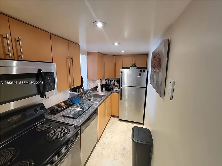 1740 NW North River Dr #512 — Photo 2