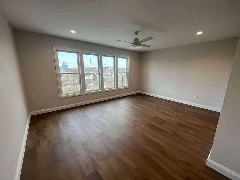 140 W 13th St — Photo 15