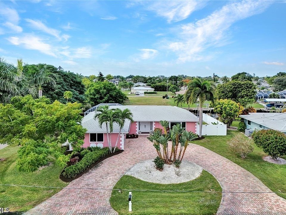 1st image of 4232 SE 8th Pl