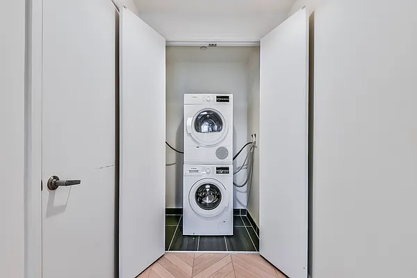 Rented by Nooklyn NYC LLC | media 19