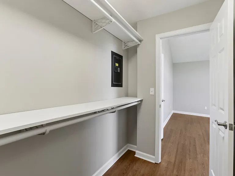 103 Lakeview Ct — Photo 25