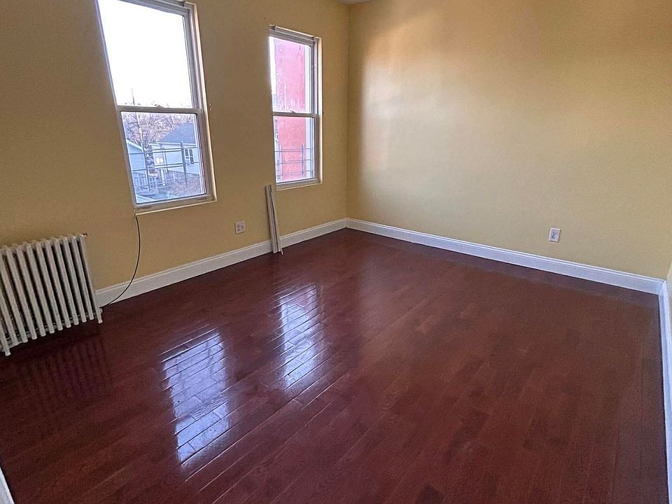 1st image of 2868 Roebling Ave #2