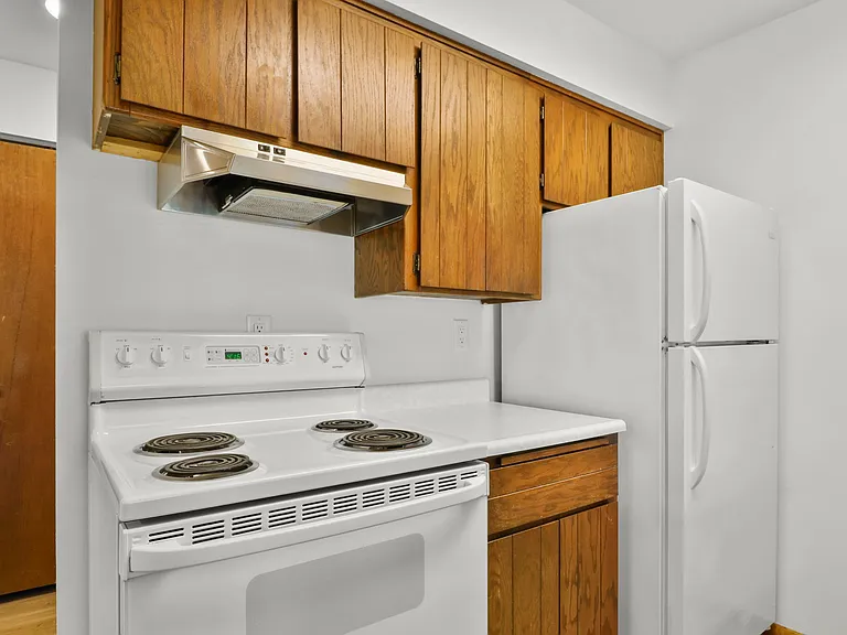526 W Franklin St #4 — Photo 2