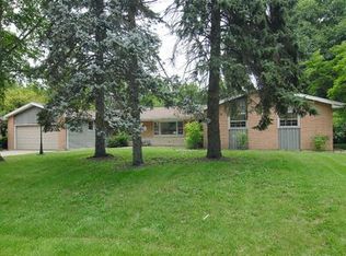 24234 W Hawthorn Ln, Antioch, IL 60002