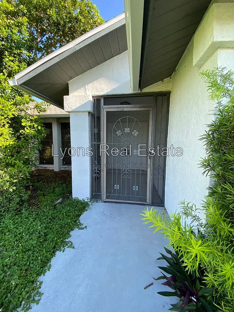 3 bed, 2.0 bath, 2175 sqft, $2,100 — Photo 2