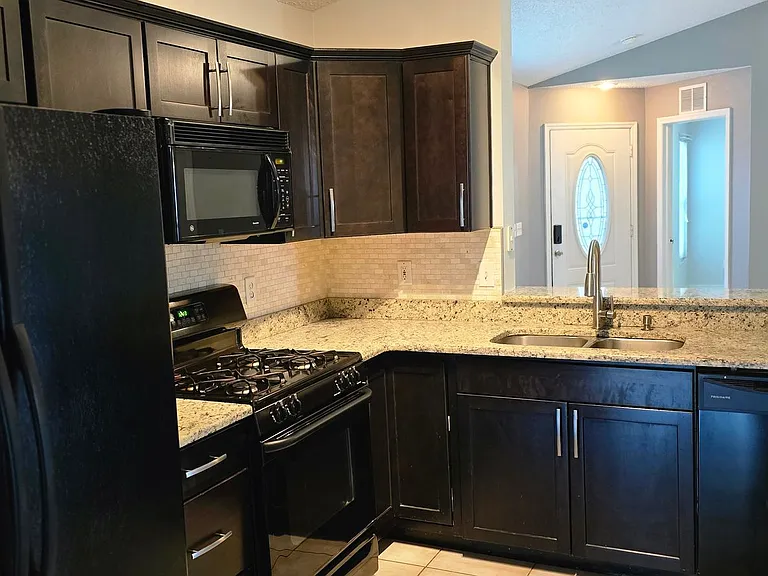 3412 Palm Beach Dr — Photo 6