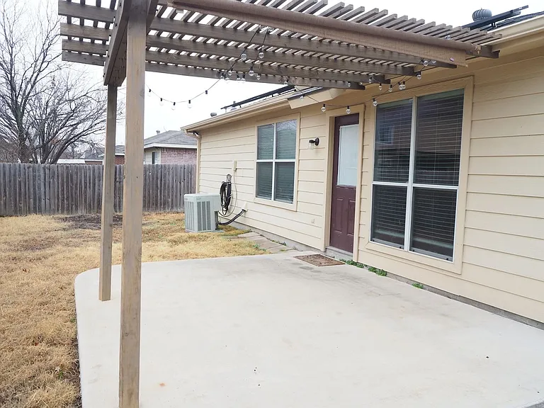 511 Lonestar Park Ln — Photo 25