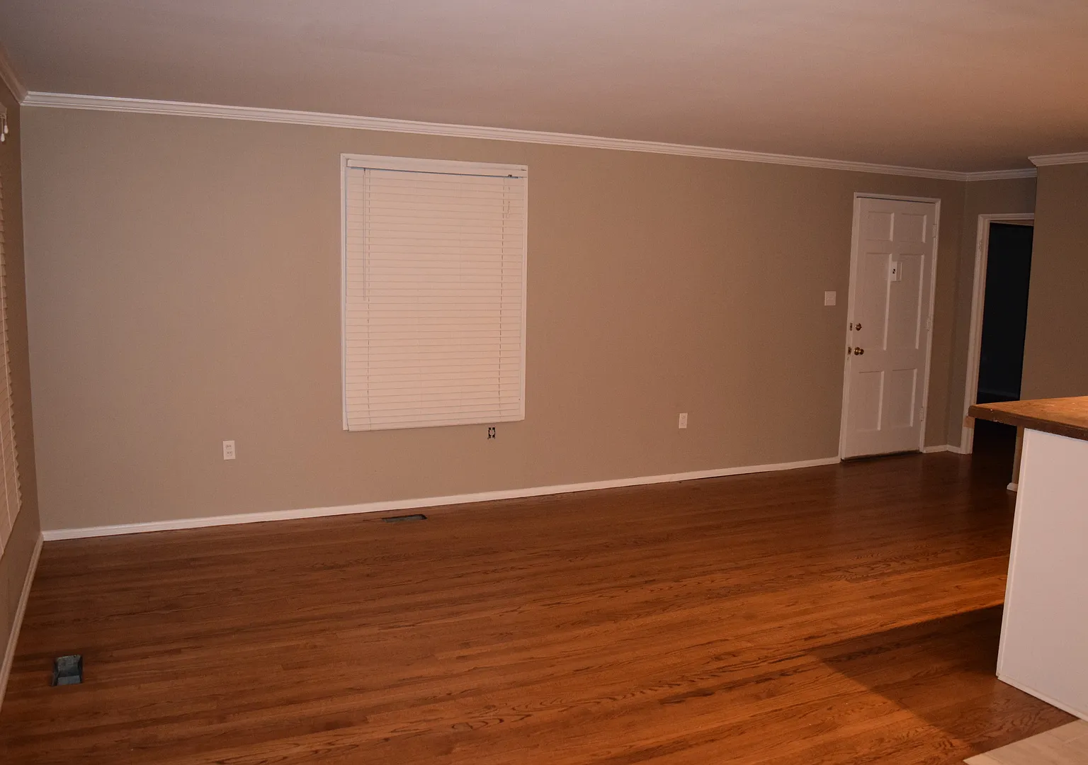 3 bed, 2.0 bath, 1654 sqft, $1,795 — Photo 2