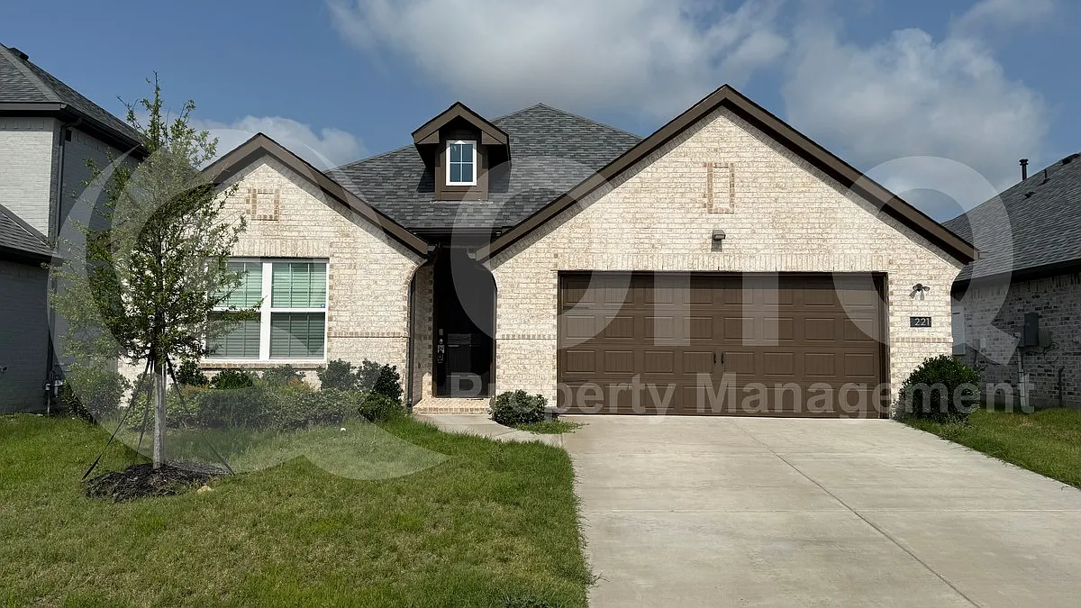 3 bed, 2.0 bath, 1799 sqft, $1,799 — Photo 1