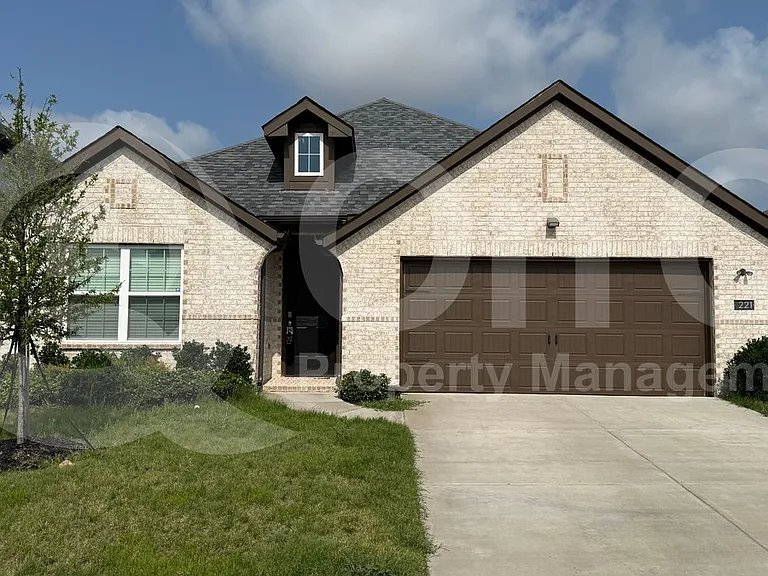 221 Santa Lucia Dr — Photo 1
