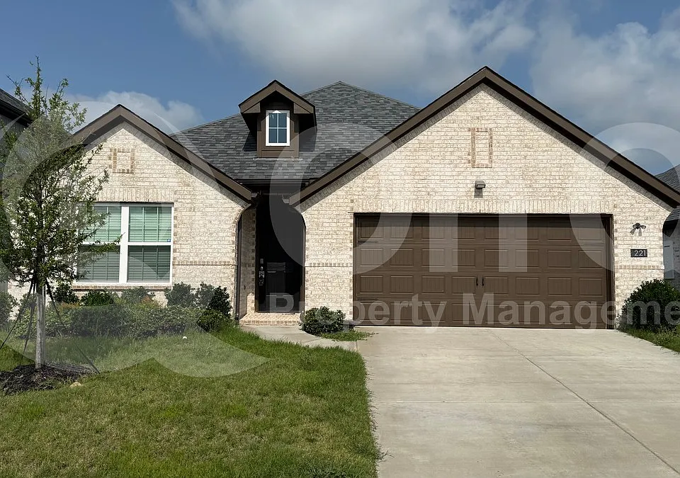 221 Santa Lucia Dr
