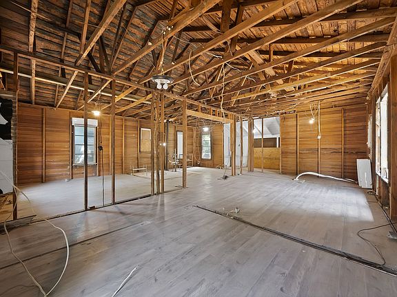 4th image of 515 Woodrow Ave