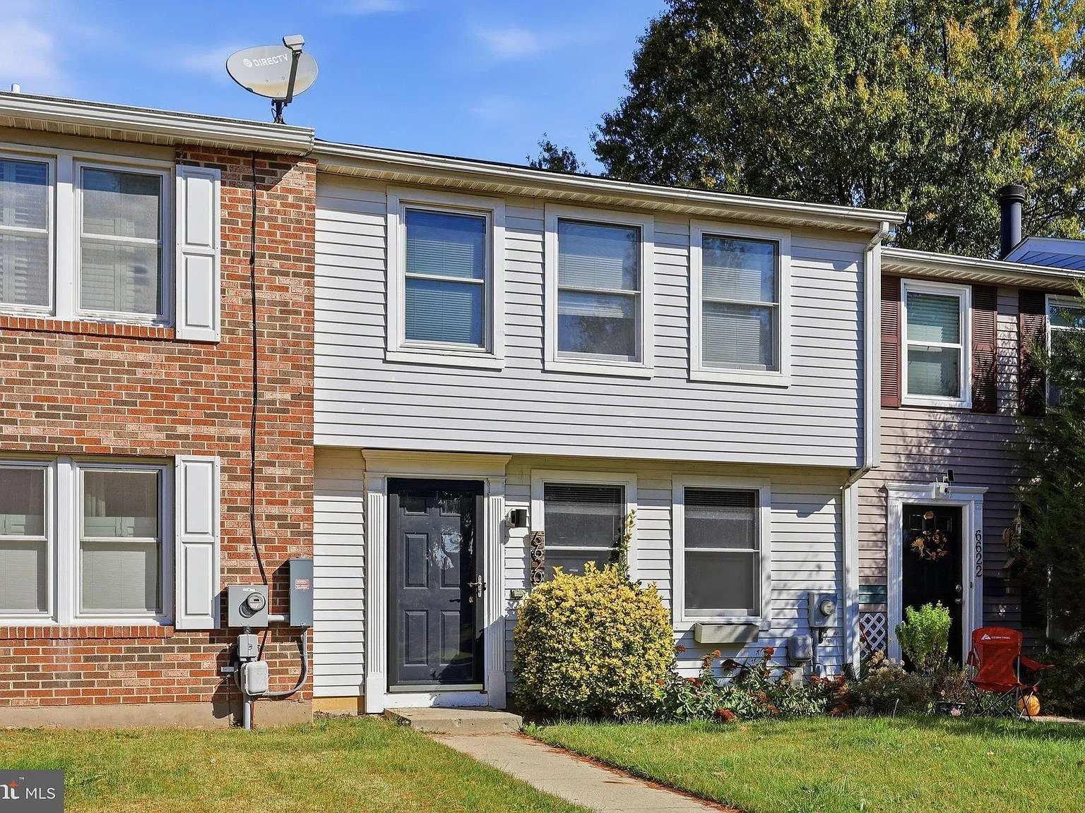 3 bed, 1.5 bath, 1220 sqft, $2,200 — Photo 2