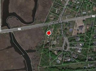 328 Middle Rd, Bayport, NY 11705