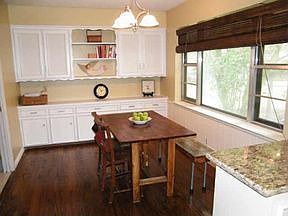 4th image of 1327 Apache Dr