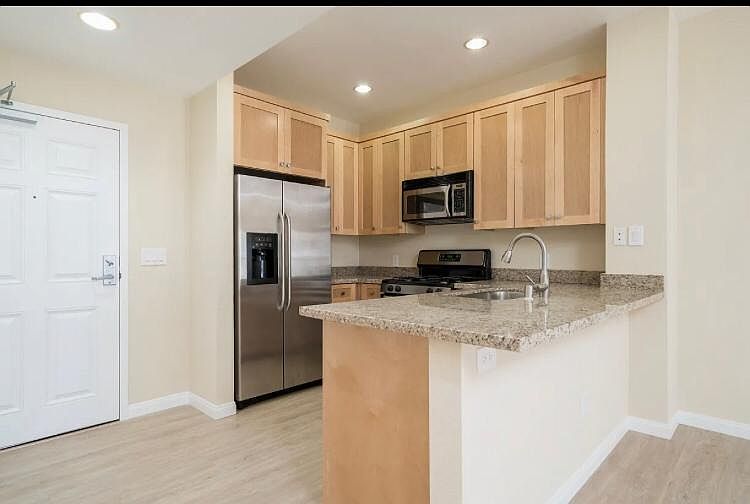 1st image of 450 J St #1