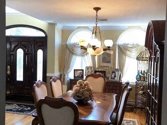 5th image of 96 Bayview Ln
