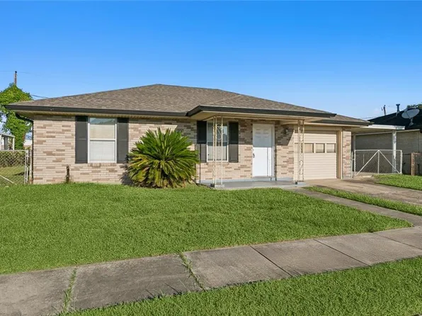 2400 Artillery Dr, Chalmette, LA 70043