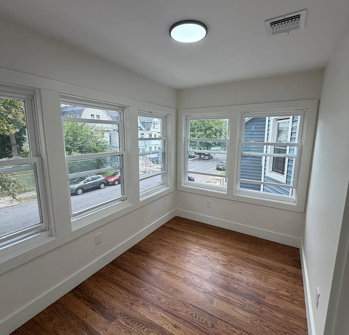 6 bed, $3,150 — Photo 1