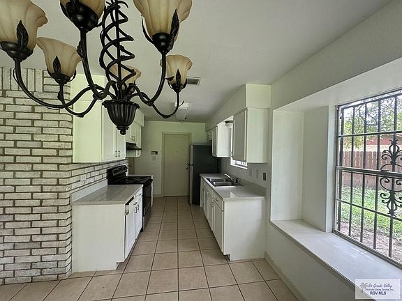 3rd image of 84 Woodmere Ct #19