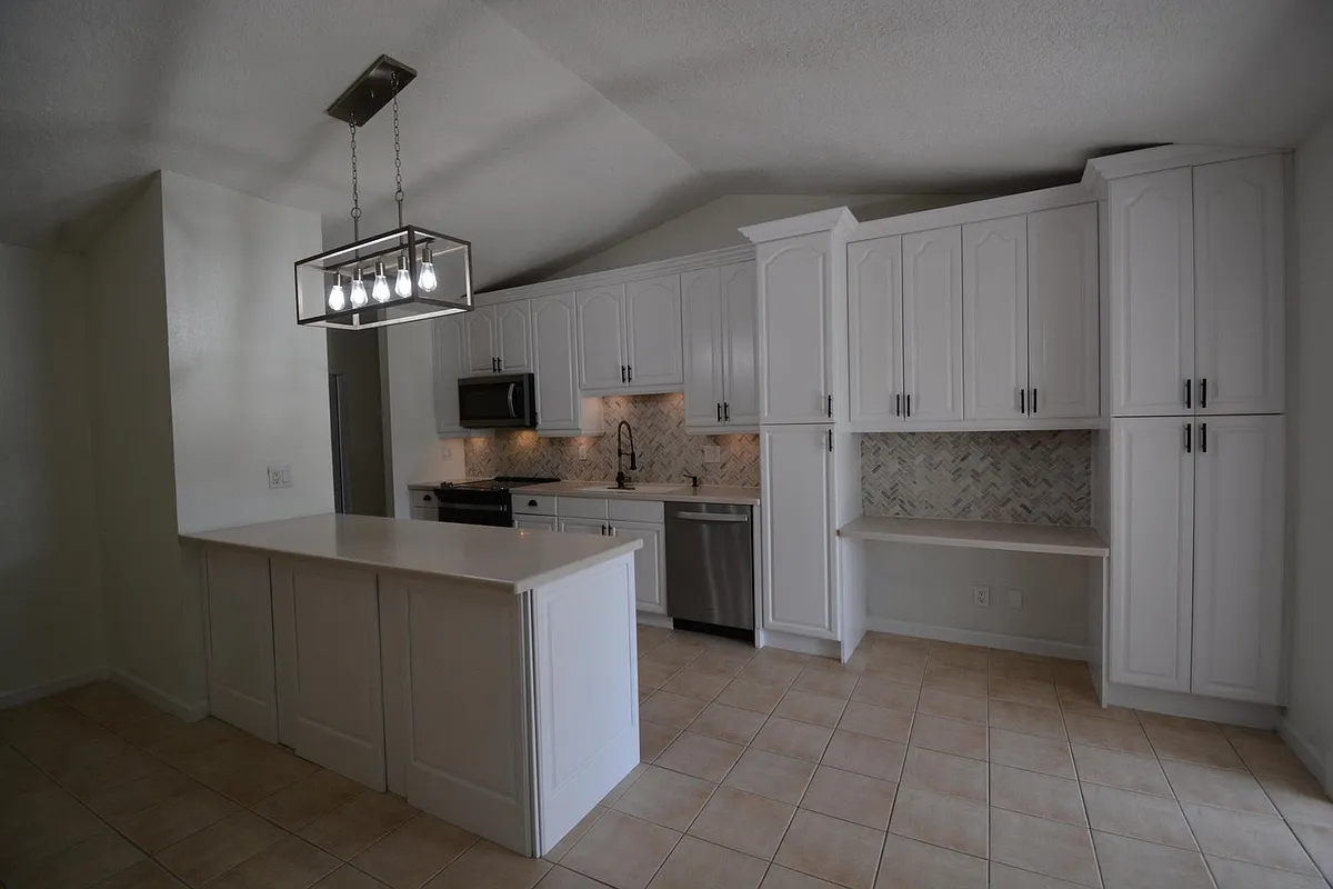 Building Photo - 1379 Pinetta Cir