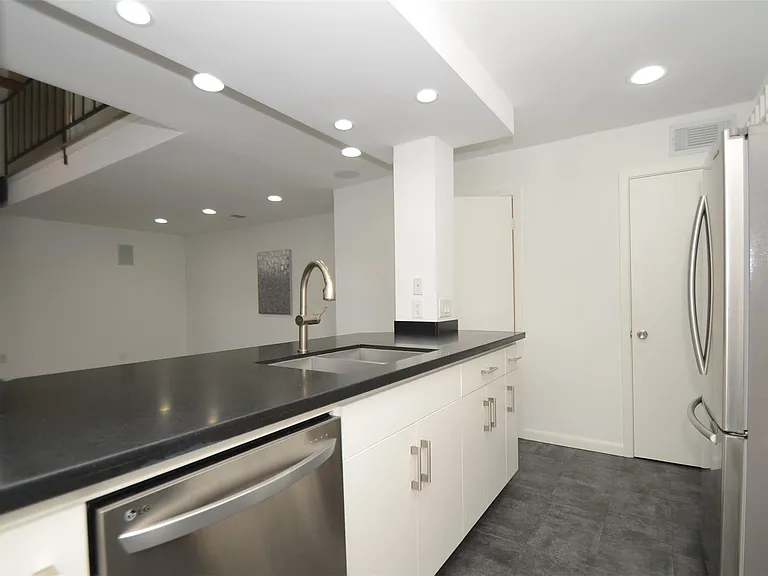 5524 Beverlyhill St #2 — Photo 11