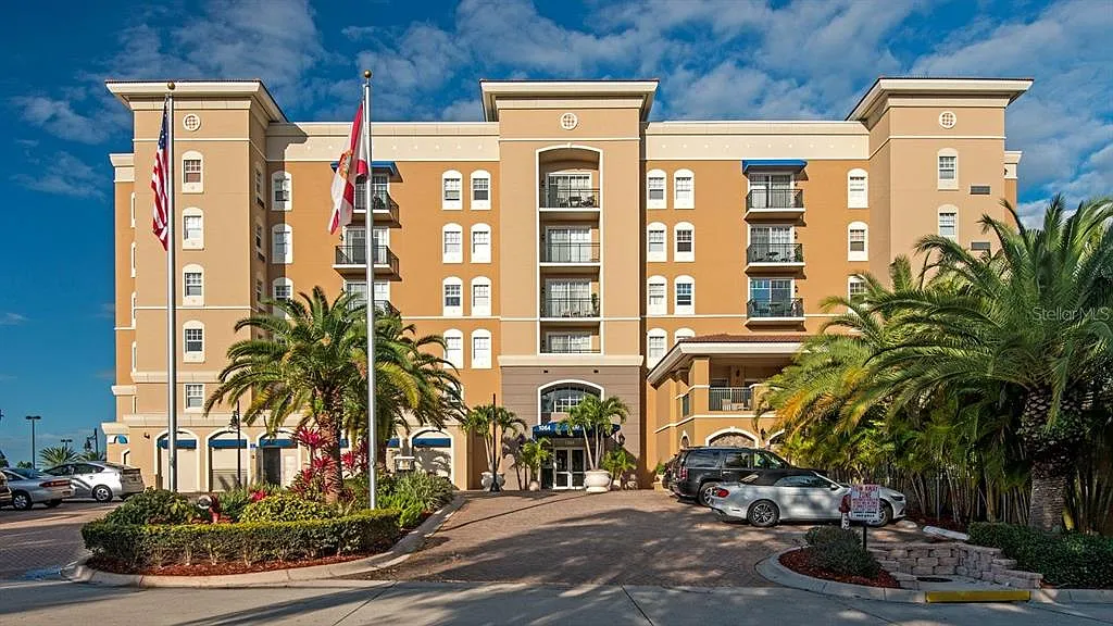 2 bed, 2.0 bath, 1051 sqft, $2,500 — Photo 1