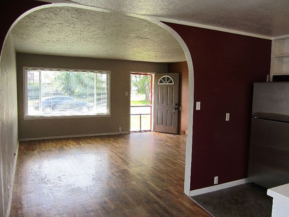 5th image of 10917 57th St E