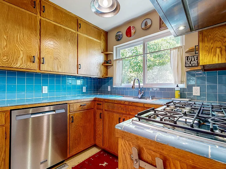 4560 Sullivan Ct — Photo 28