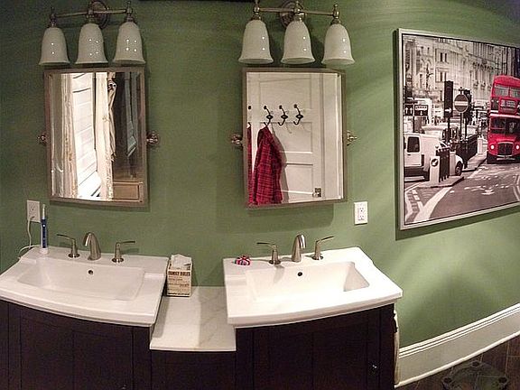 Master Bath w/ Steam shower