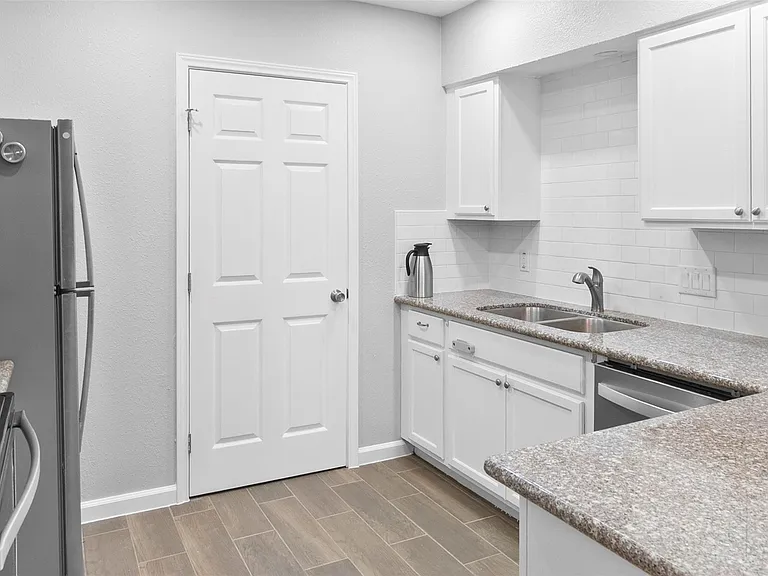 668 N Eldridge Pkwy — Photo 8