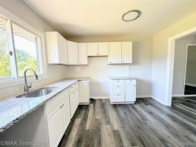 316 Lytle Pl — Photo 12