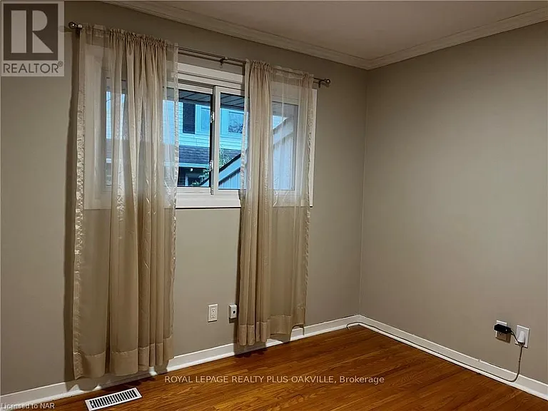 694 Niagara St #UPPER — Photo 17