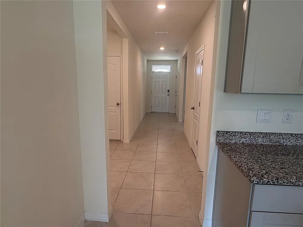 4 bed, 2.0 bath, 1830 sqft, $2,500 — Photo 3