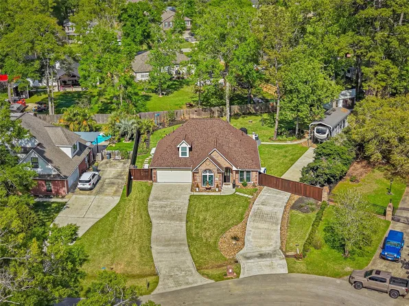 910 Apollo St, New Caney, TX 77357