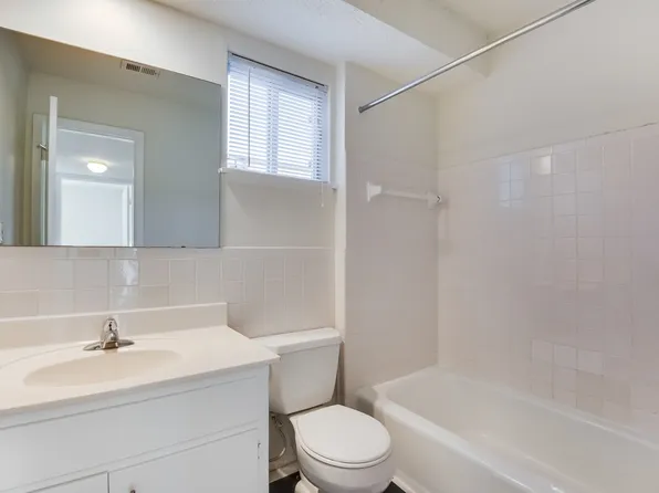 4006 Oak St APT 6, Kansas City, MO 64111