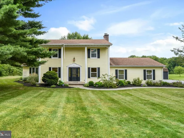 1121 Trail Rd, Hummelstown, PA 17036