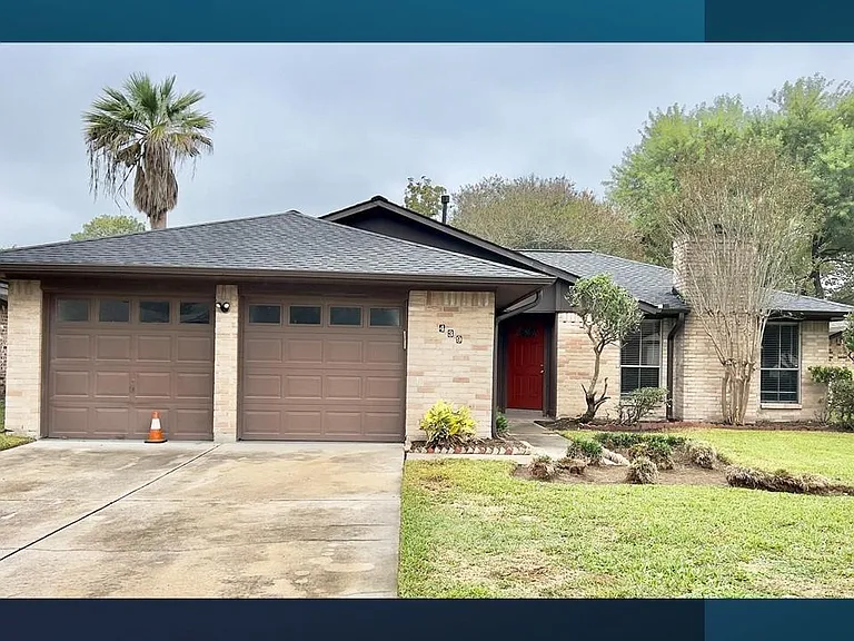 439 Woodrail Dr — Photo 1