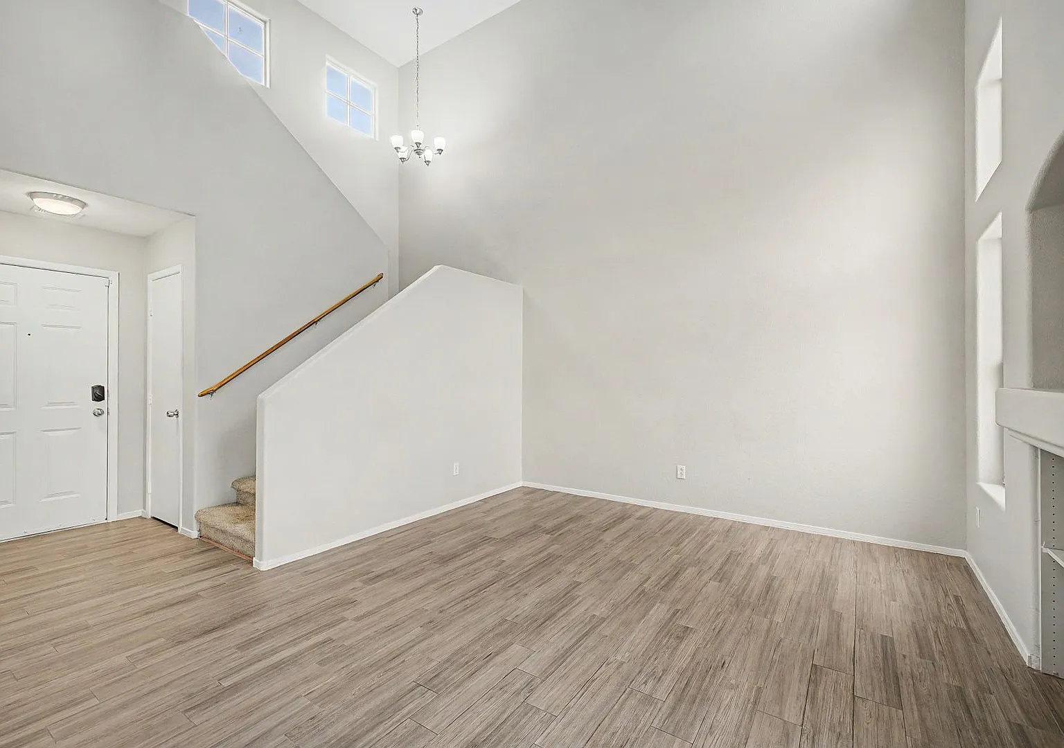 3-Bedroom home in the Northwest near both Air Force bases! — Photo 2